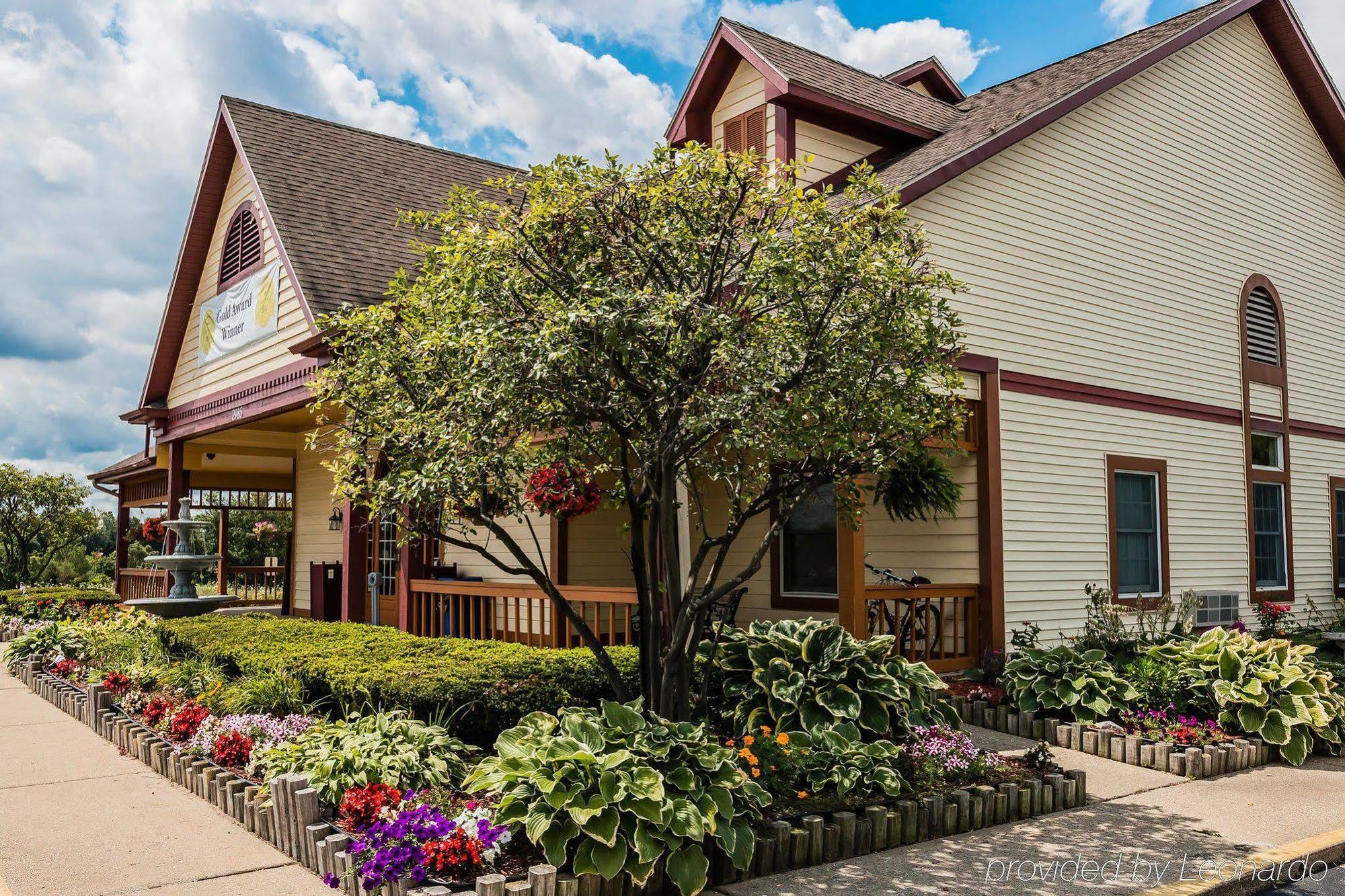 Econo Lodge & Suites Cascade Exterior photo